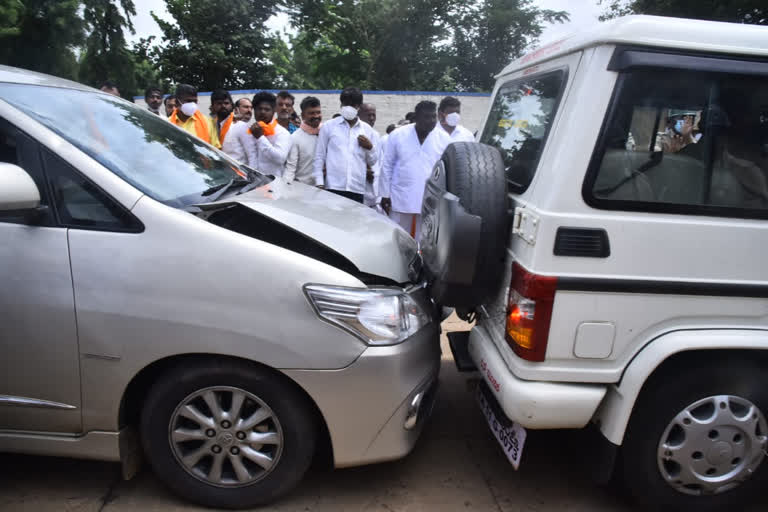 Shivaram Hebbar car accident, Shivaram Hebbar car accident in Hubli, Hubli accident news, Shivaram Hebbar, Shivaram Hebbar news, ಶಿವರಾಮ್ ಹೆಬ್ಬಾರ್ ಕಾರು ಅಪಘಾತ, ಹುಬ್ಬಳ್ಳಿಯಲ್ಲಿ ಶಿವರಾಮ್ ಹೆಬ್ಬಾರ್ ಕಾರು ಅಪಘಾತ, ಹುಬ್ಬಳ್ಳಿ ಅಪಘಾತ ಸುದ್ದಿ, ಶಿವರಾಮ್ ಹೆಬ್ಬಾರ್, ಶಿವರಾಮ್​ ಹೆಬ್ಬರ್​ ಸುದ್ದಿ,