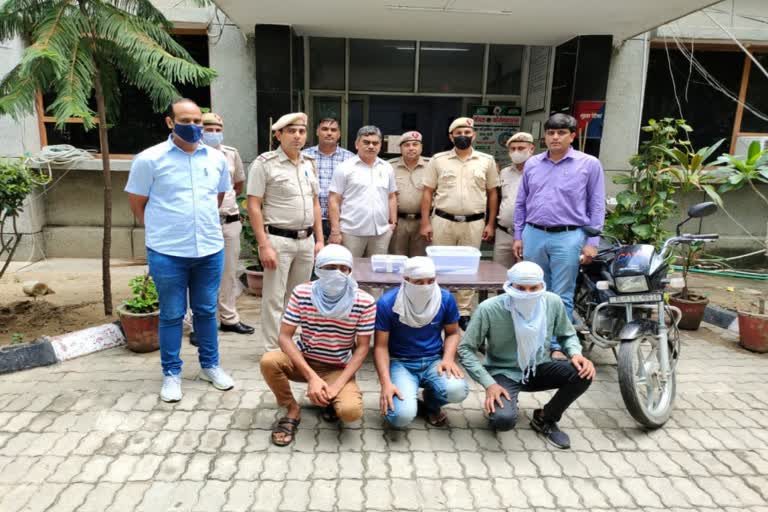 delhi police arrested three accused in dwarka murder case