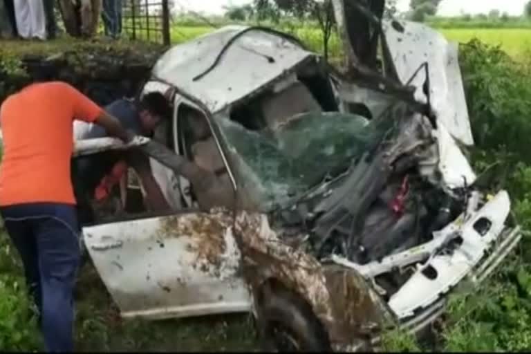 Three killed in car accident in Wardha
