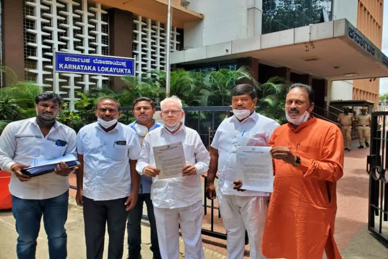 poor-road-work-kpcc-delegation-complaining-to-lokayukta-against-cs