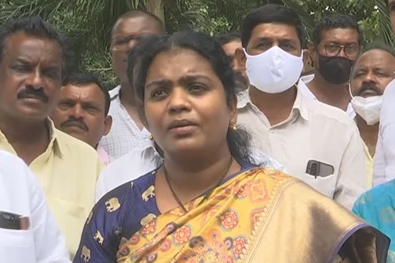 ex mla tangirala Sowmya comments on devineni arrest