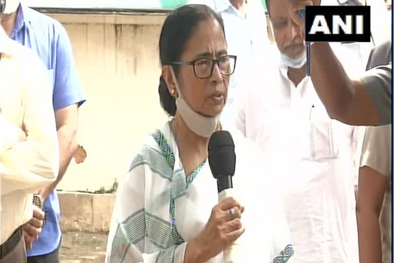 Delhi visit successful  Mamata Banerjee calls Delhi visit successful  Mamata Banerjee  Mamata Banerjee Delhi visit  ഡൽഹി സന്ദർശനം വിജയകരം  ഡൽഹി സന്ദർശനം  ജനാധിപത്യ സംരക്ഷണം  നാധിപത്യ സംരക്ഷണത്തിന് പ്രതിപക്ഷം ഐക്യപ്പെടണം  നാധിപത്യ സംരക്ഷണത്തിന് പ്രതിപക്ഷം ഐക്യപ്പെടണമെന്ന് മമത  മമത ബാനർജി  മമത  Mamata