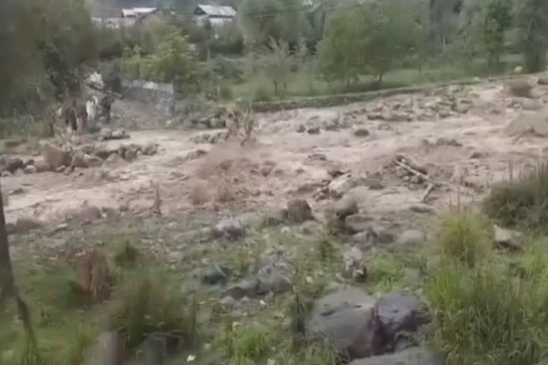 flash flood due to cloud burst in lam area of tral