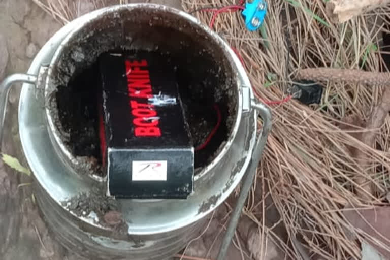 Bomb Disposal Squad  Improvised Explosive Device  Jammu-Rajouri National Highway  IED defused in J-K's Rajouri  ഇന്ത്യന്‍ ആര്‍മി  ഐഇഡി  ബോംബ് നിര്‍വീര്യമാക്കി  ജമ്മു-രജൗരി ദേശീയപാത  തീവ്രവാദി