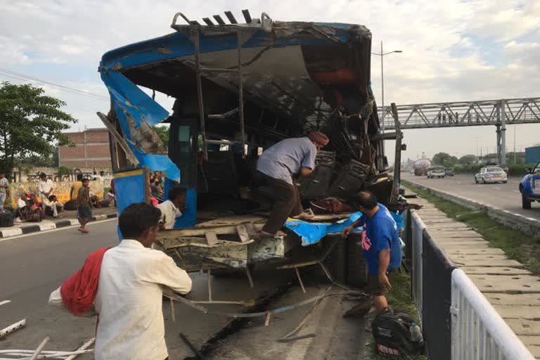 ROAD ACCIDENT: ਬੱਸ ਅਤੇ ਟਰੱਕ ਦੀ ਆਪਸ ’ਚ ਭਿਆਨਕ ਟੱਕਰ, 3 ਦੀ ਮੌਤ, 25 ਜ਼ਖਮੀ