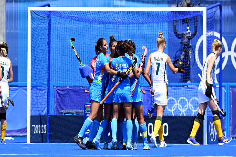 India women's hockey team  ഒളിമ്പിക്‌സ് വനിത ഹോക്കി  വന്ദന കടാരിയ  Vandana Katariya  ടോക്കിയോ 2020 വാർത്തകൾ  ഒളിമ്പിക്സ് വാർത്തകൾ  ടോക്കിയോ ഒളിമ്പിക്സ് 2020  ടോക്കിയോ ഒളിമ്പിക്സ് ലേറ്റസ്റ്റ് അപ്ഡേറ്റ്  ടോക്കിയോ ഒളിമ്പിക്സ് ലേറ്റസ്റ്റ് ന്യൂസ്  ടോക്കിയോ ഒളിമ്പിക്സ് മത്സരങ്ങൾ  ഇന്നത്തെ ഒളിമ്പിക്സ് വാർത്തകൾ