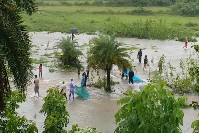 reservoir-and-lake-overflow-due-to-heavy-rain-in-hazaribag