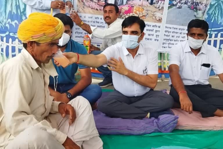 बाड़मेर में लंबा धरना, long strike in barmer