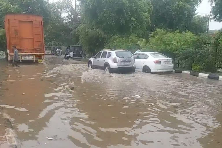 waterlogging in south delhi,  महरौली बदरपुर रोड, दक्षिणी दिल्ली न्यूज़