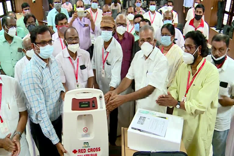 malappuram news  മലപ്പുറം വാര്‍ത്ത  kerala news  കേരള വാര്‍ത്ത  Indian Red Cross Society hands over ventilators and oxygen concentrators  വെന്‍റിലേറ്ററുകളും ഓക്‌സിജന്‍ കോണ്‍സന്‍ട്രേറ്ററുകളും  ഇന്ത്യന്‍ റെഡ് ക്രോസ് സൊസൈറ്റി  oxygen concentrators  Indian Red Cross Society  ventilators  ventilators and oxygen concentrators