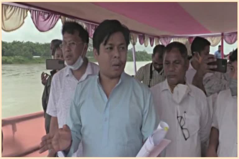 mla-tarang-gogoi-inspected-burhi-dihing-river-erosion-area-by-boat