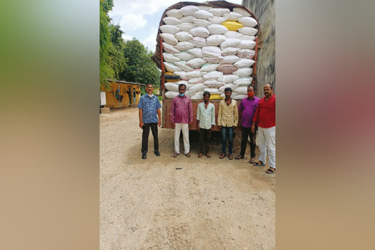 31 tons of ration rice seized by police  ration rice  ration rice seized by police in vellore  vellore news  vellore latest news  வேலூர் செய்திகள்  வேலூரில் ரேசன் அரிசி பறிமுதல்  ரேசன் அரிசி  ரேசன் அரிசி பறிமுதல்  ரேசன் அரிசி கடத்தல்