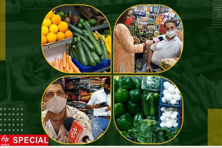 shopkeepers of delhi ina market