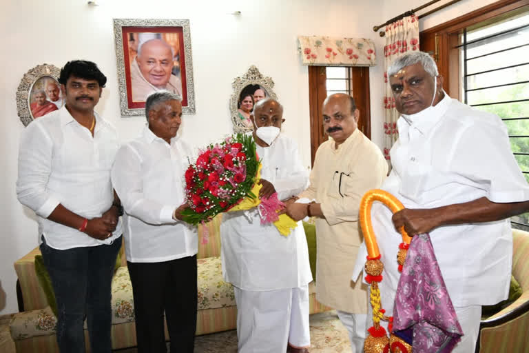 CM Basavaraj Bommai calls on former PM Deve Gowda