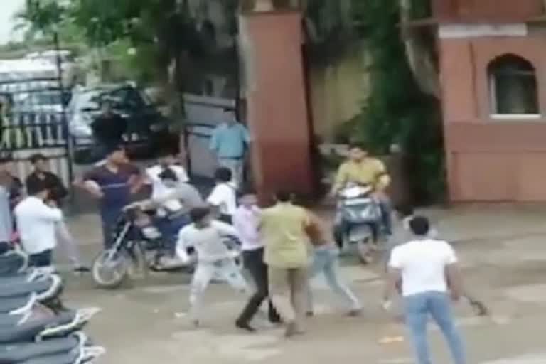 Alwar news, youths fights with employee Alwar