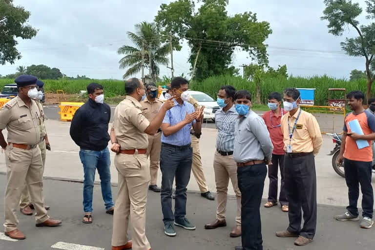 ಕಾಗವಾಡ, ಕುಗನೊಳ್ಳಿ ಚೆಕ್ ಪೋಸ್ಟ್​​​ಗಳಿಗೆ ಜಿಲ್ಲಾಧಿಕಾರಿ, ಎಸ್‌ಪಿ ಭೇಟಿ