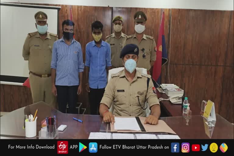 पुलिस की गिरफ्त में जालसाज