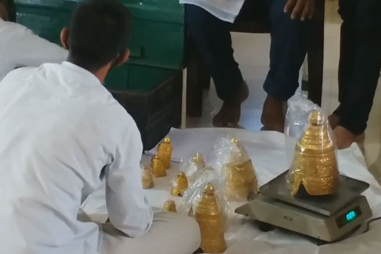 Counting of temple ornaments in the presence of endowment officials