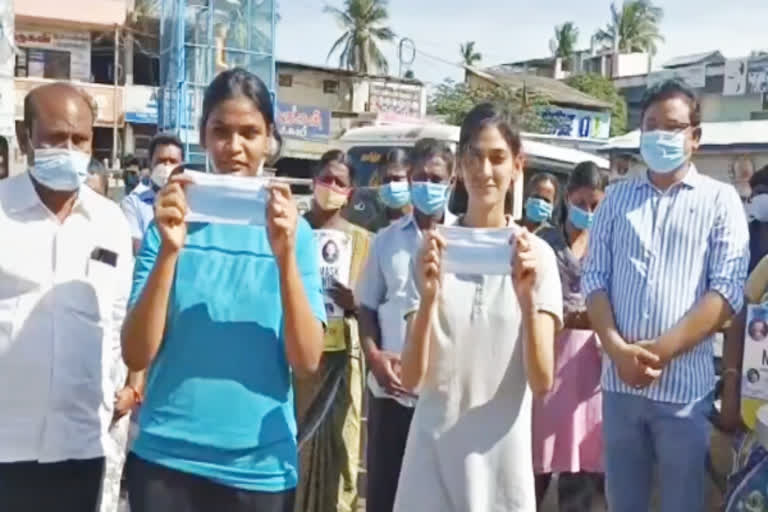 கரோனா விழிப்புணர்வு நடத்திய கல்லூரி மாணவர்கள்