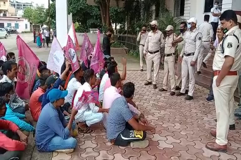 jccj-protested-against-the-poor-road-construction-in-rajnandgaon