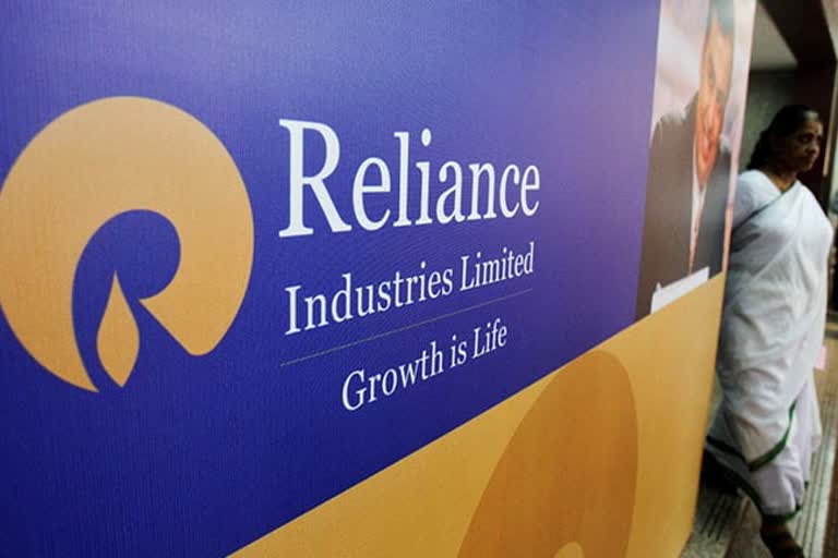 fortune global 500 list  ഫോർച്യൂണ്‍ ഗ്ലോബൽ 500  reliance slips 59 places  റിലയൻസ് ഇൻഡസ്ട്രീസ്  വാൾമാർട്ട്  walmart  sbi