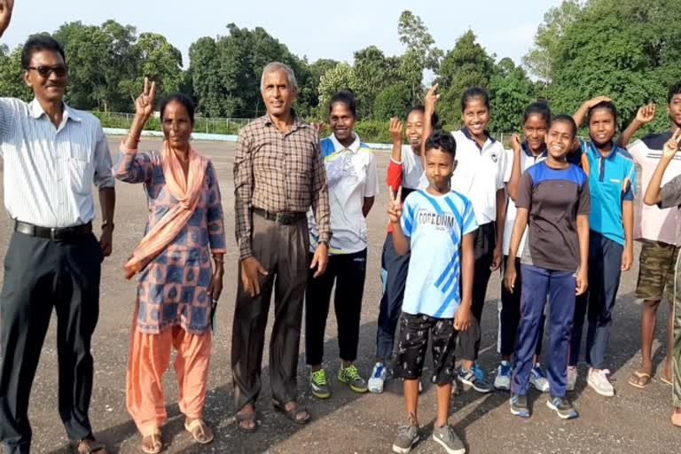 hockey players in khunti cheer up for nikki pradhan to win in semifinal match of tokyo olympic