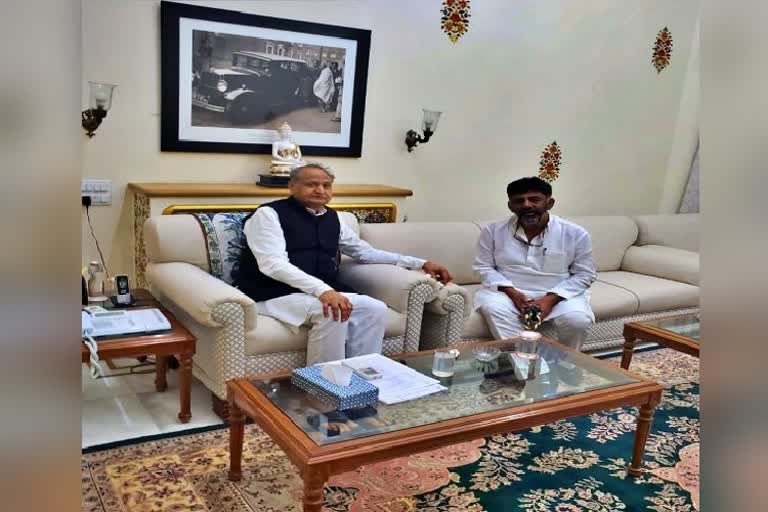 d-k-shivakumar-visits-to-jaipur-talk-with-ashok-gehlot-about-health