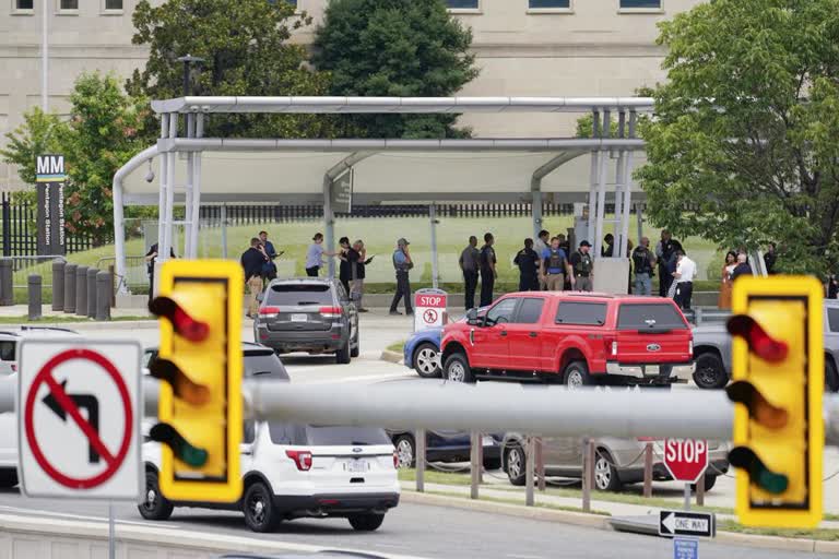 police officer dead,outside the pentagon building