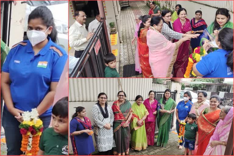 rahi sarnobat welcomes by her family at home kolhapur after returning from tokyo olympic