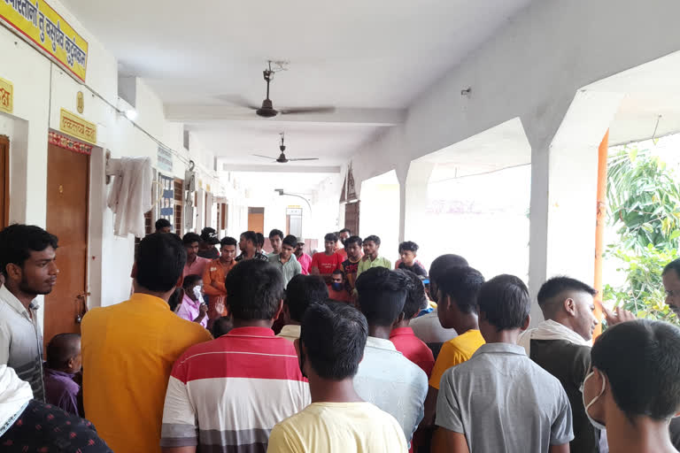 RUCKUS OF STUDENTS AGAINST CBSE 10TH RESULT IN BETTIAH