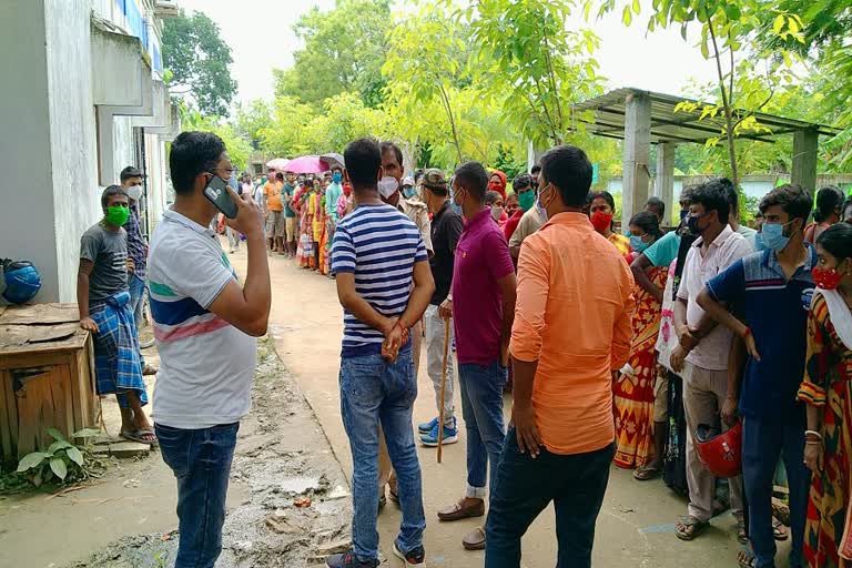 ভাঙড়ে ভ্যাকসিনের লাইনে উত্তেজনা ৷