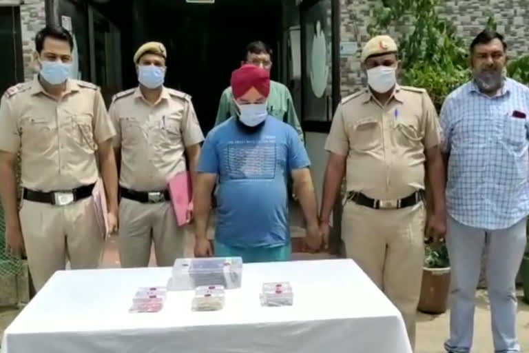 tilak nagar police arrested fake sim dealer in delhi