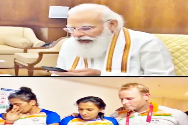 Crying  Bronze medal  not winning the bronze medal  Tokyo Olympics 2020  Women hockey team breaks down  PM Narendra Modi  टोक्यो ओलंपिक 2020  प्रधानमंत्री नरेंद्र मोदी