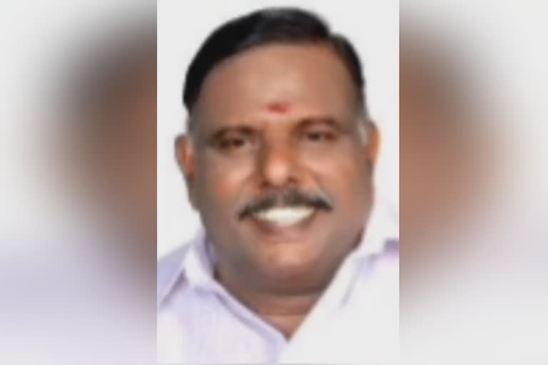 அதிமுக முன்னாள் ஒன்றிய செயலாளர் வீட்டில் ரெய்டு