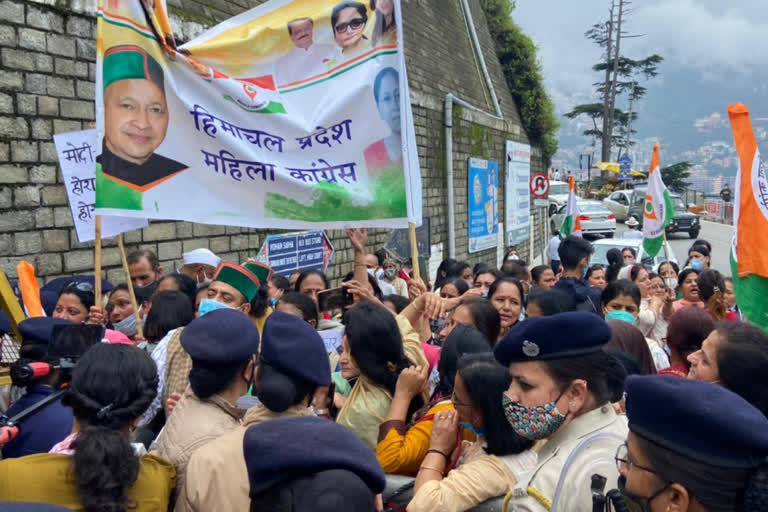 Mahila Congress protest outside the vidhan sabha assembly over rising inflation