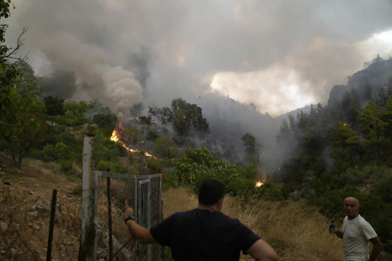 Thousands flee fires in Greece, Turkey; some rescued by sea