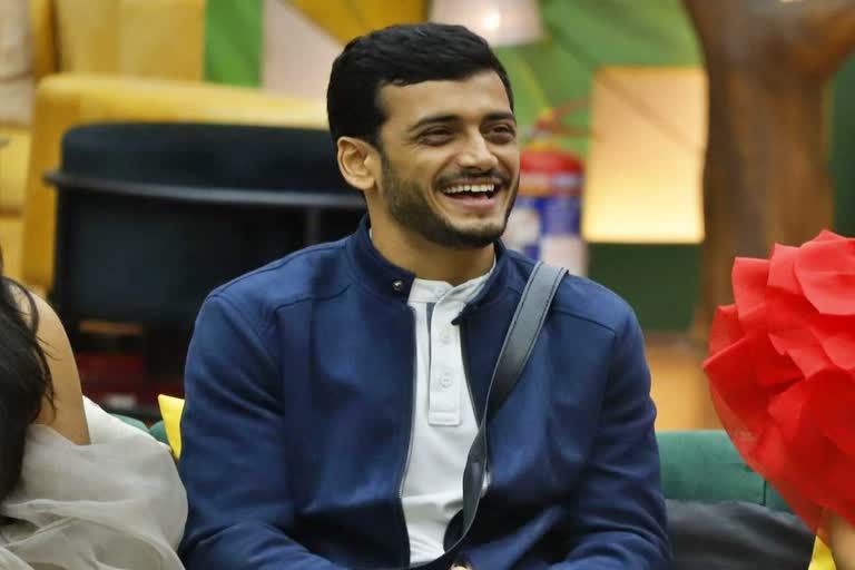 aravind-won-rupees-2-lakh-prize-in-bigg-boss