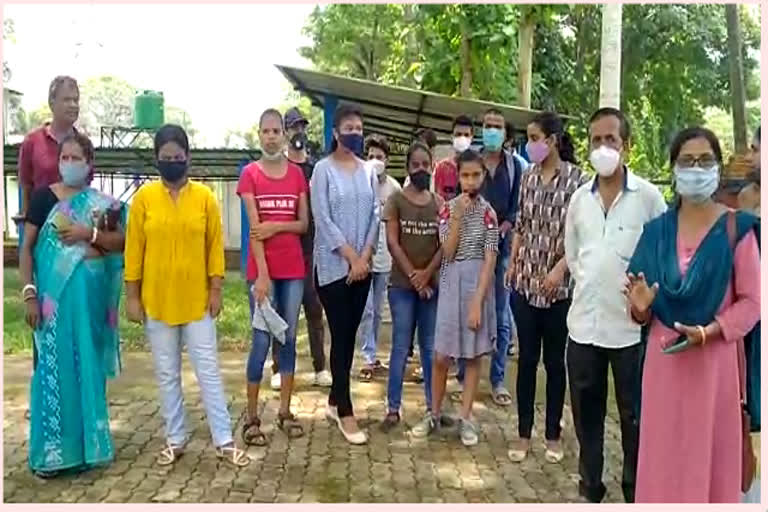 parents-protest-at-golaghat