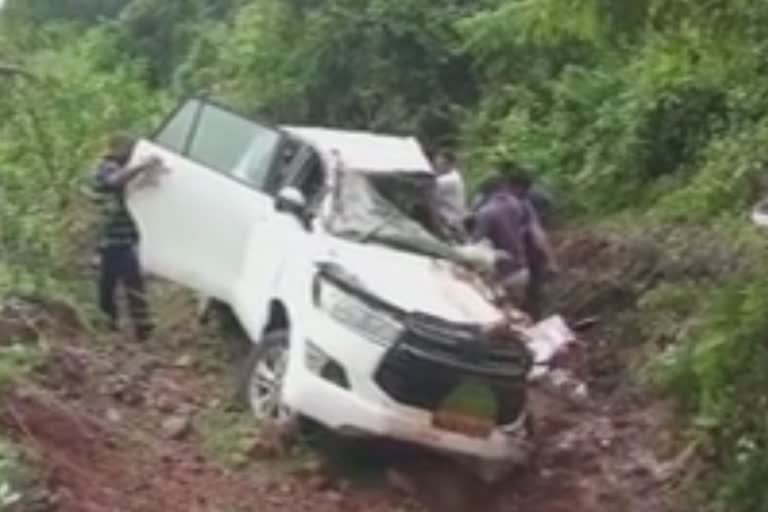 one-killed-four-injured-in-car-accident