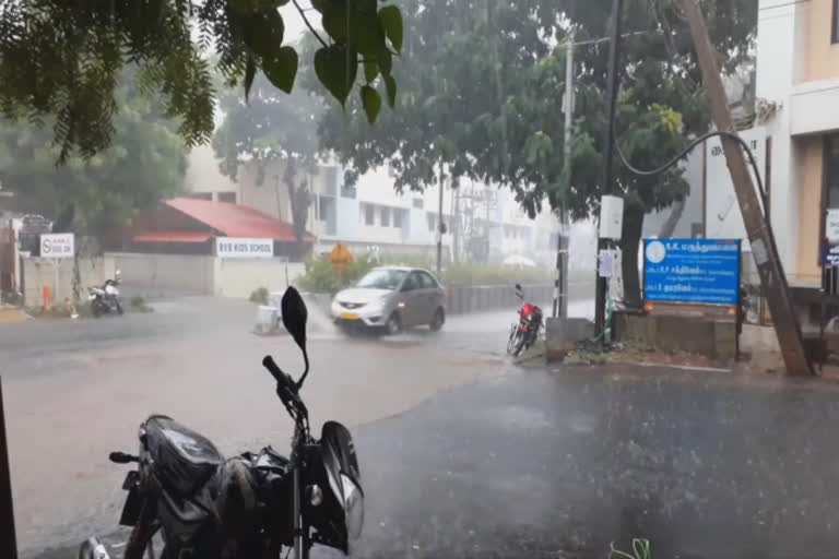 கனமழை  rain  heavy rain  erode heavy rain  erode flood  flood  வெள்ளம்  வெள்ளப்பெருக்கு  ஈரோடு செய்திகள்  erode news  erode latest news  flood due to heavy rain in erode  கனமழையால் ஈரோடில் வெள்ளப்பெருக்கு