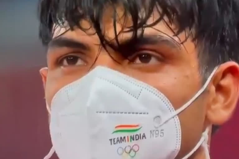 Tokyo Olympics 2020 : india's national anthem started and gold winner neeraj chopra get emotional