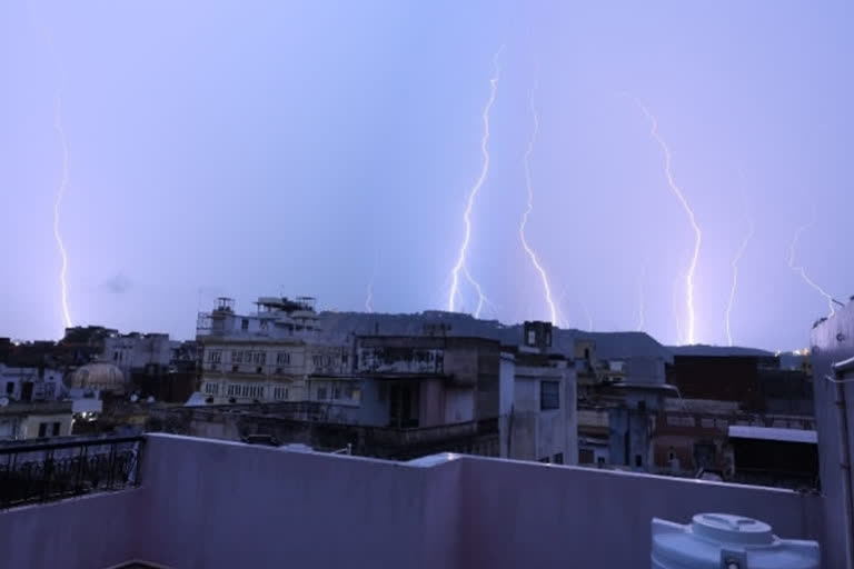 Lightning strikes bihar