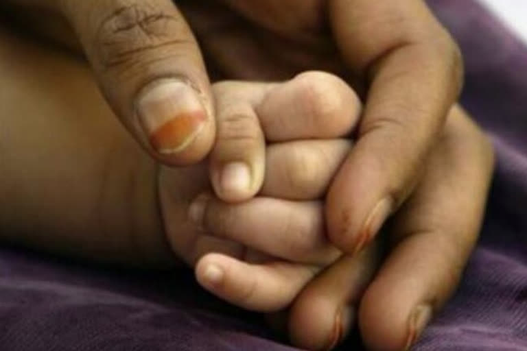 New born baby found in hand bag at Chitradurga