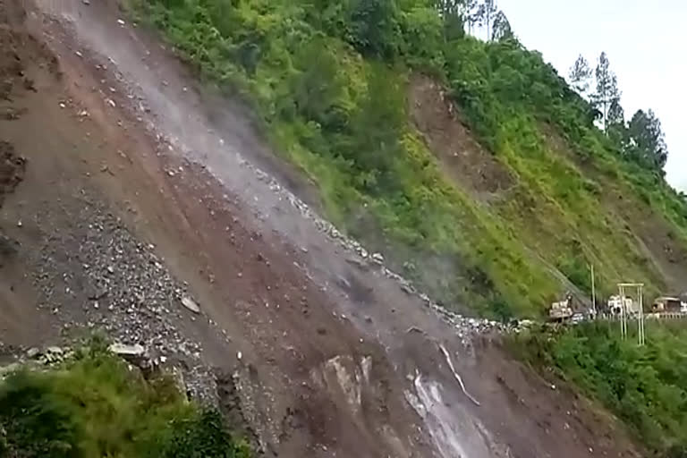 srinagar landslide caused by heavy rain