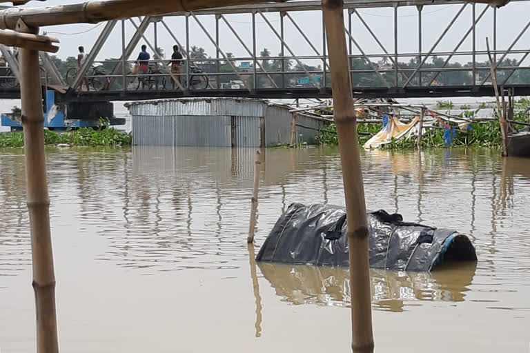 Water of Bhagirathi river enters locality People of Shantipur in deep trouble