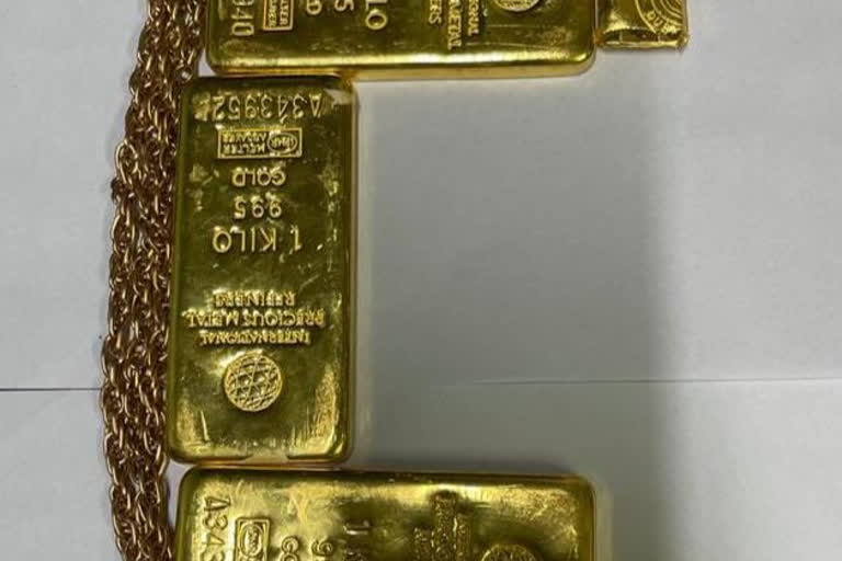 Custom seized 3 kg 300g gold at Delhi airport