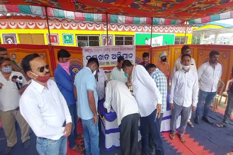 a Signature campaign held at jajpur demanding division status for Jajpur Road railway station