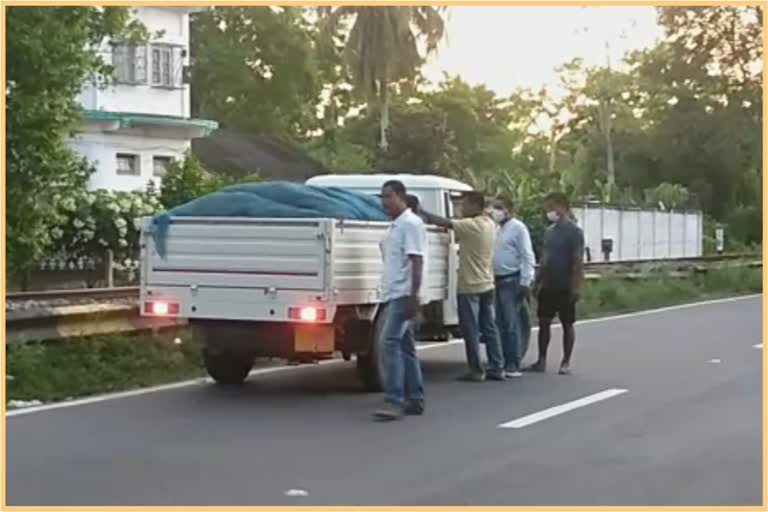 small-tea-growers-protest-at-chabua