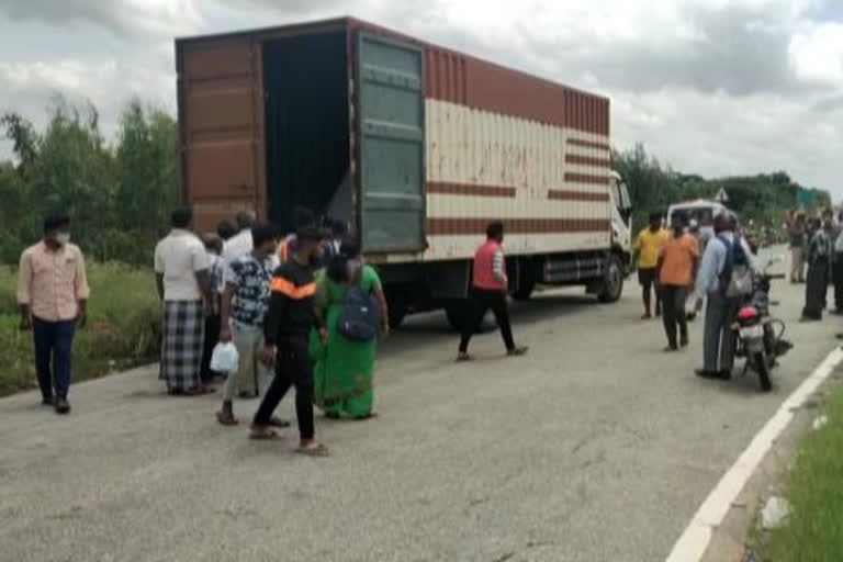 Robbers hijack truck