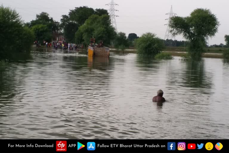 मध्य प्रदेश जाने वाला रास्ता डूबा.